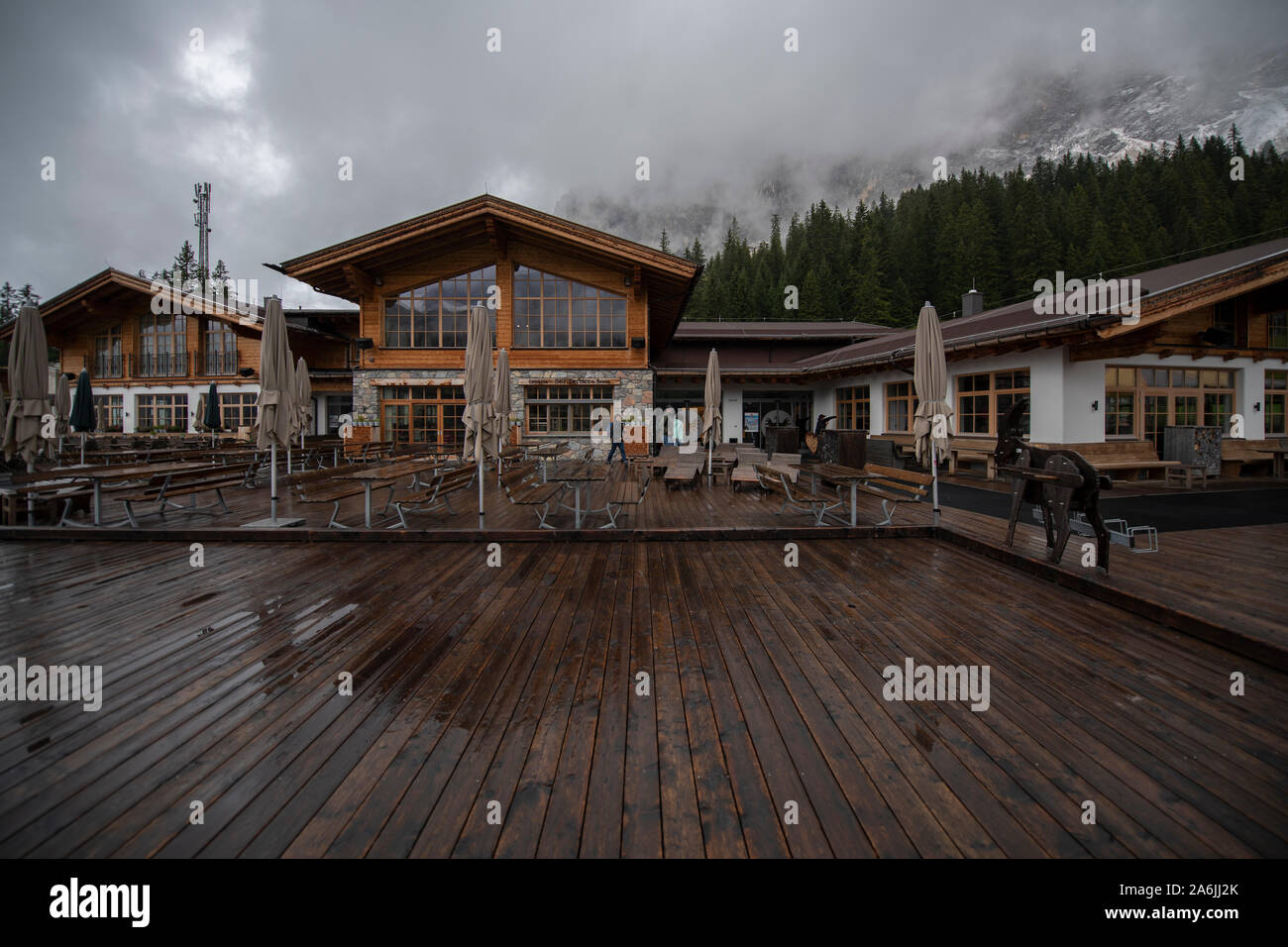 Cafe, complesso a Ehrwalder Alm, Zugspitze Arena, Ehrwald, Austria Foto Stock