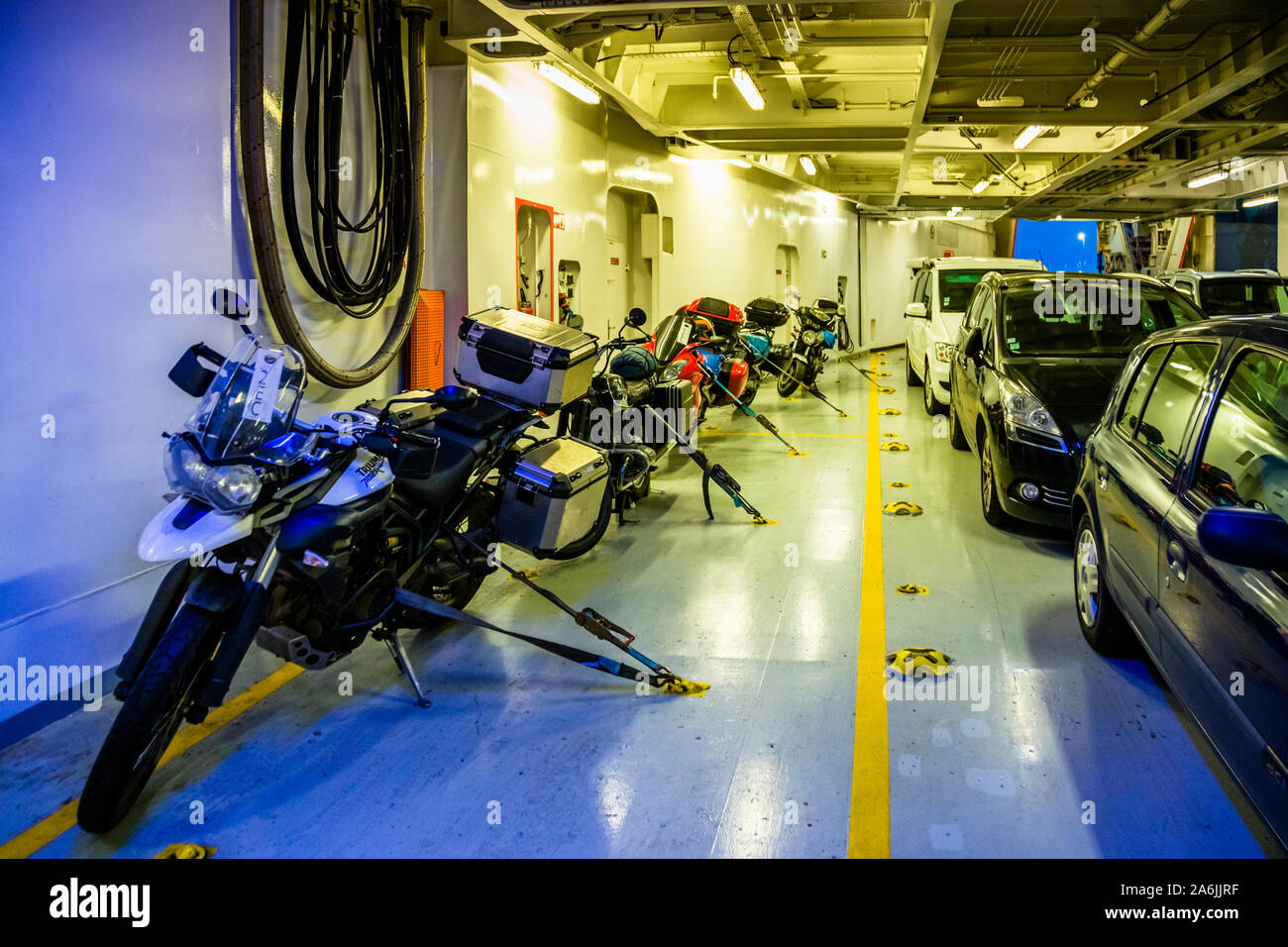 Traghetto Pont Aven di Bretagna Ferries a Roscoff, Francia. Sotto il ponte del Pont Aven c'è spazio per 650 auto e motocicli o 77 camion di altezza Foto Stock