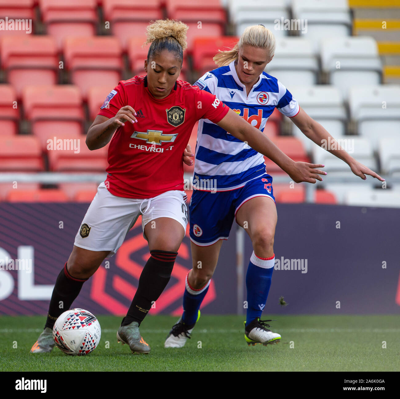 Leigh Sports Village, Lancashire, Regno Unito. 27 ott 2019. Il FA DONNA Super League, Manchester United le donne contro le donne di lettura; Lauren James del Manchester United sotto pressione - Editoriale usare carte di credito: Azione Plus sport/Alamy Live News Foto Stock