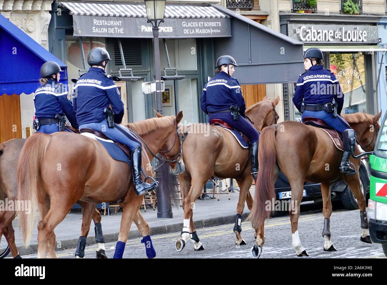 Ile Saint Louis, polizia montata, ottobre a Parigi, Francia Foto Stock