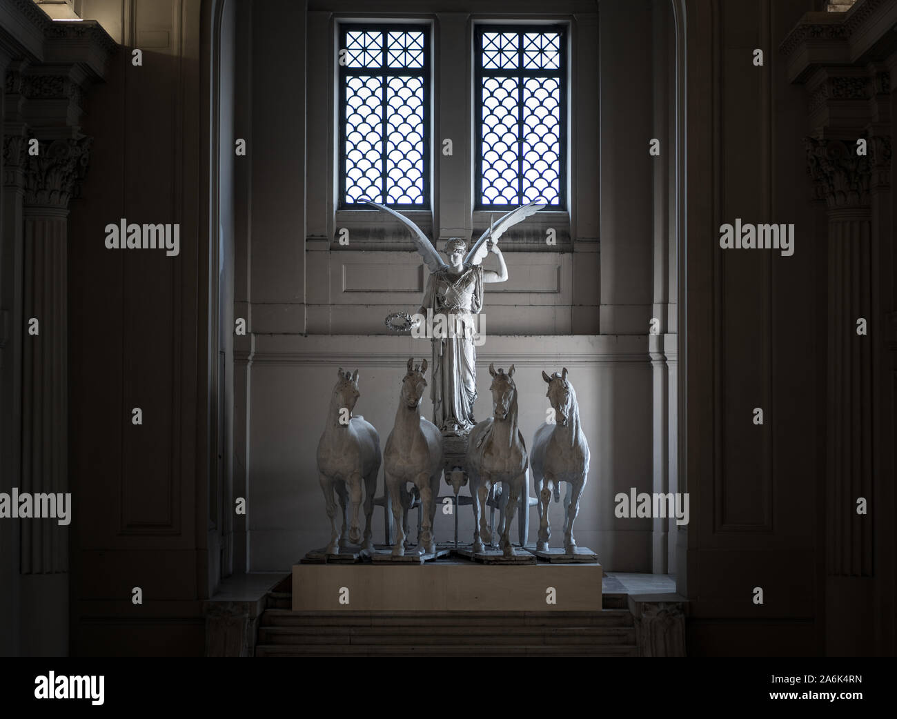 Un monumento di quattro cavalli e angelo all'interno del Vittorio Emanuele II Monumento Nazionale a Roma. L'Altare della Patria o Altare della Patria. Foto Stock