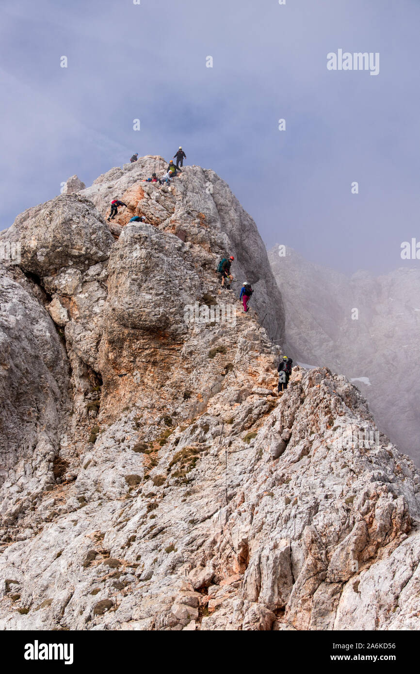 Parte pericolosa vicino alla sommità del monte Triglav Foto Stock