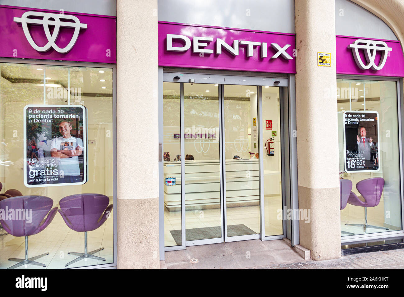 Barcellona Spagna,Catalonia El Poblenou,Rambla del Poblenou,Dentix,clinica dentale,esterno,ingresso anteriore,ES190820090 Foto Stock