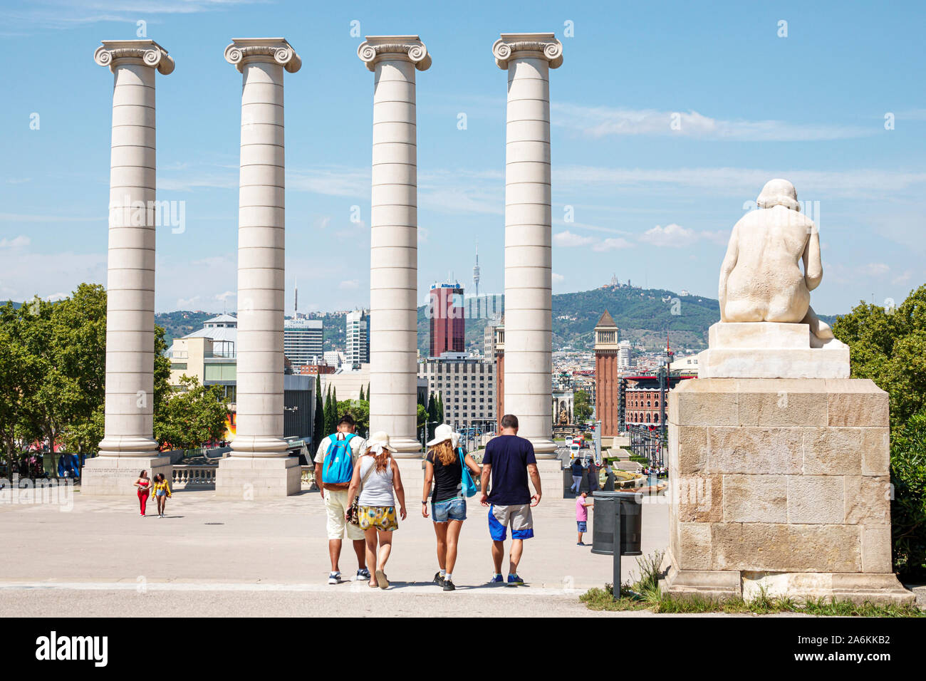 Barcellona Spagna,Catalonia Montjuic,Les Quatre Columnes,quattro colonne,monumento,simbolo di indipendenza catalana,repliche,di Josep Puig i Cadafalch,città skyli Foto Stock