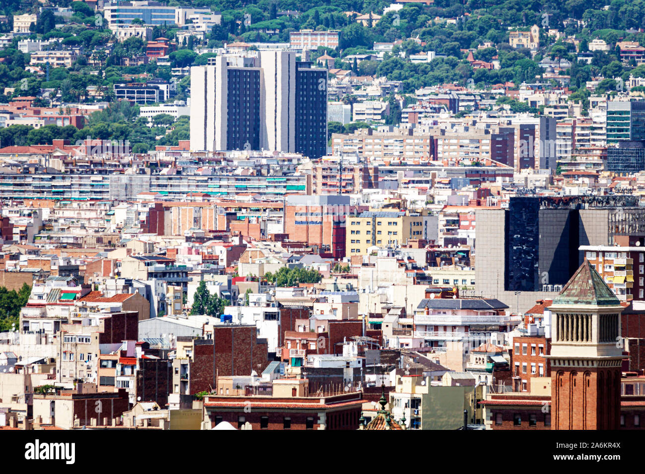 Barcellona Spagna,Catalonia Parc de Montjuic,skyline della città,vista su Les Corts,edifici,alto,tetti,concetto densità di popolazione urbana,ES190823075 Foto Stock