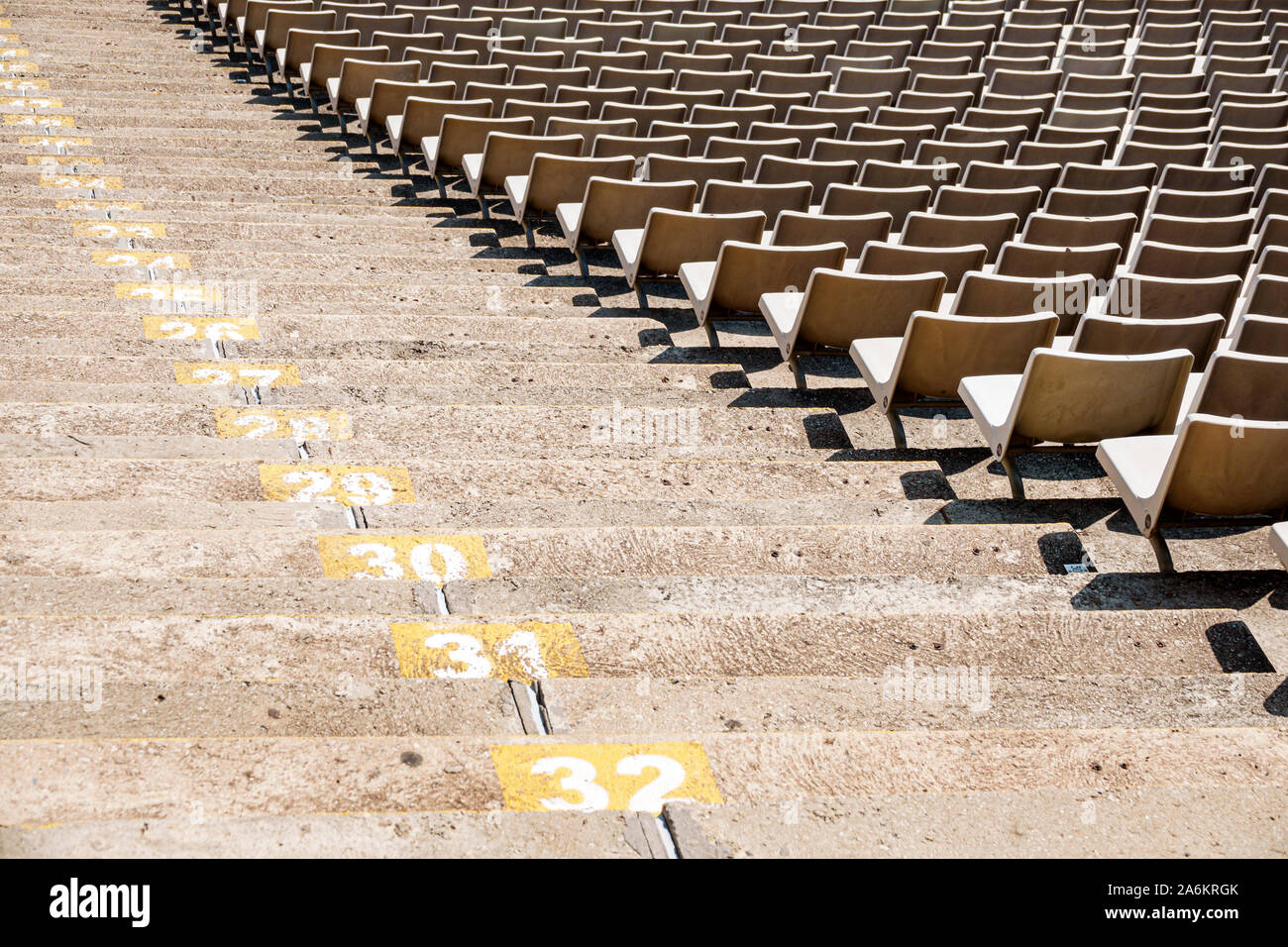 Barcellona Spagna,Catalonia Parc de Montjuic,Stadi Olimpic Lluis Companys,Stadio Olimpico,esposizione Internazionale 1929,bleachers,file a più livelli numerate,e Foto Stock