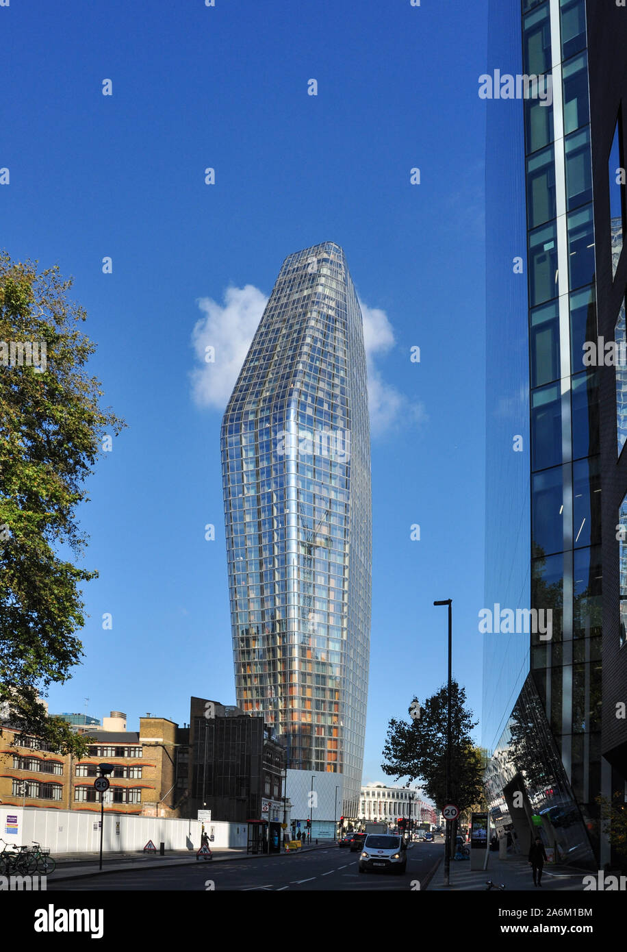 Strada urbana ed edifici intorno a 'uno Blackfriars' un impiego misto a torre, Blackfriars Road, London, England, Regno Unito Foto Stock