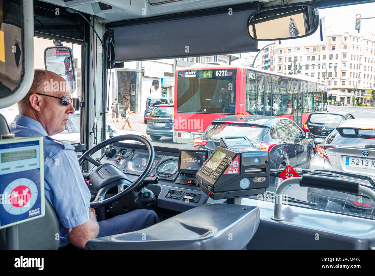 Valencia Spagna, Latino ispanico, Ciutat Vella, città vecchia, centro storico, autobus, interno, mezzi pubblici, uomo uomo uomo, adulto, autista Foto Stock