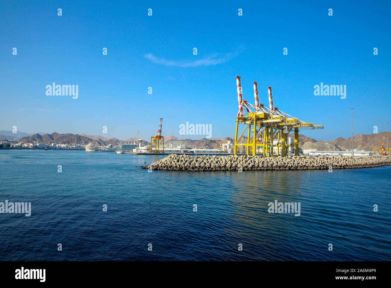Barca a vela in commercio Port Sultan Qaboos, Muscat Oman, Medio Oriente. Foto Stock