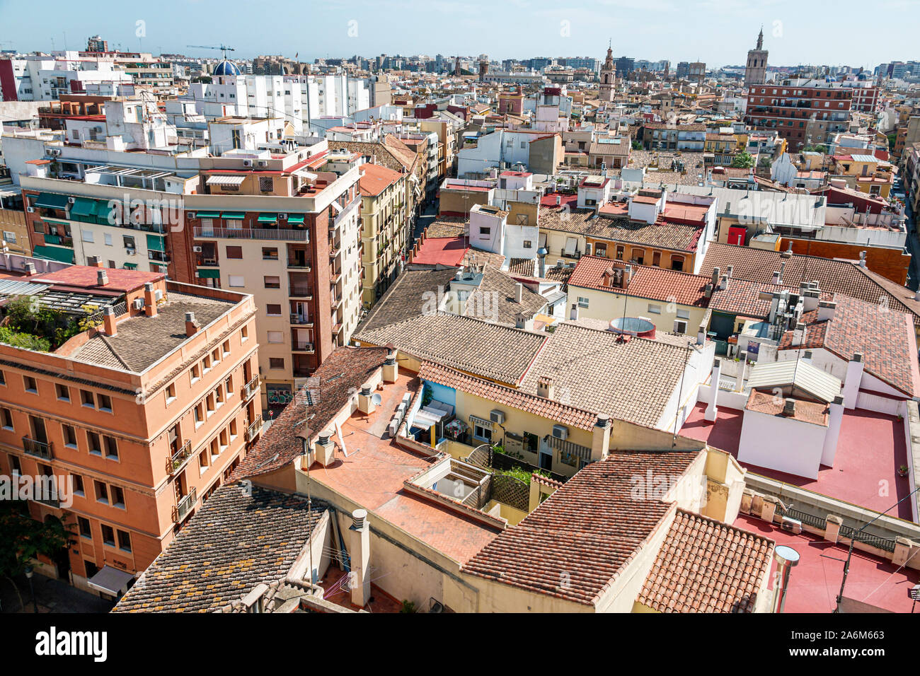 Valencia Spagna,Ciutat Vella,città vecchia,quartiere storico,skyline della città,tetti,terrazza,vista,tetti in terracotta tegole in legno,appartamenti residenziali Foto Stock