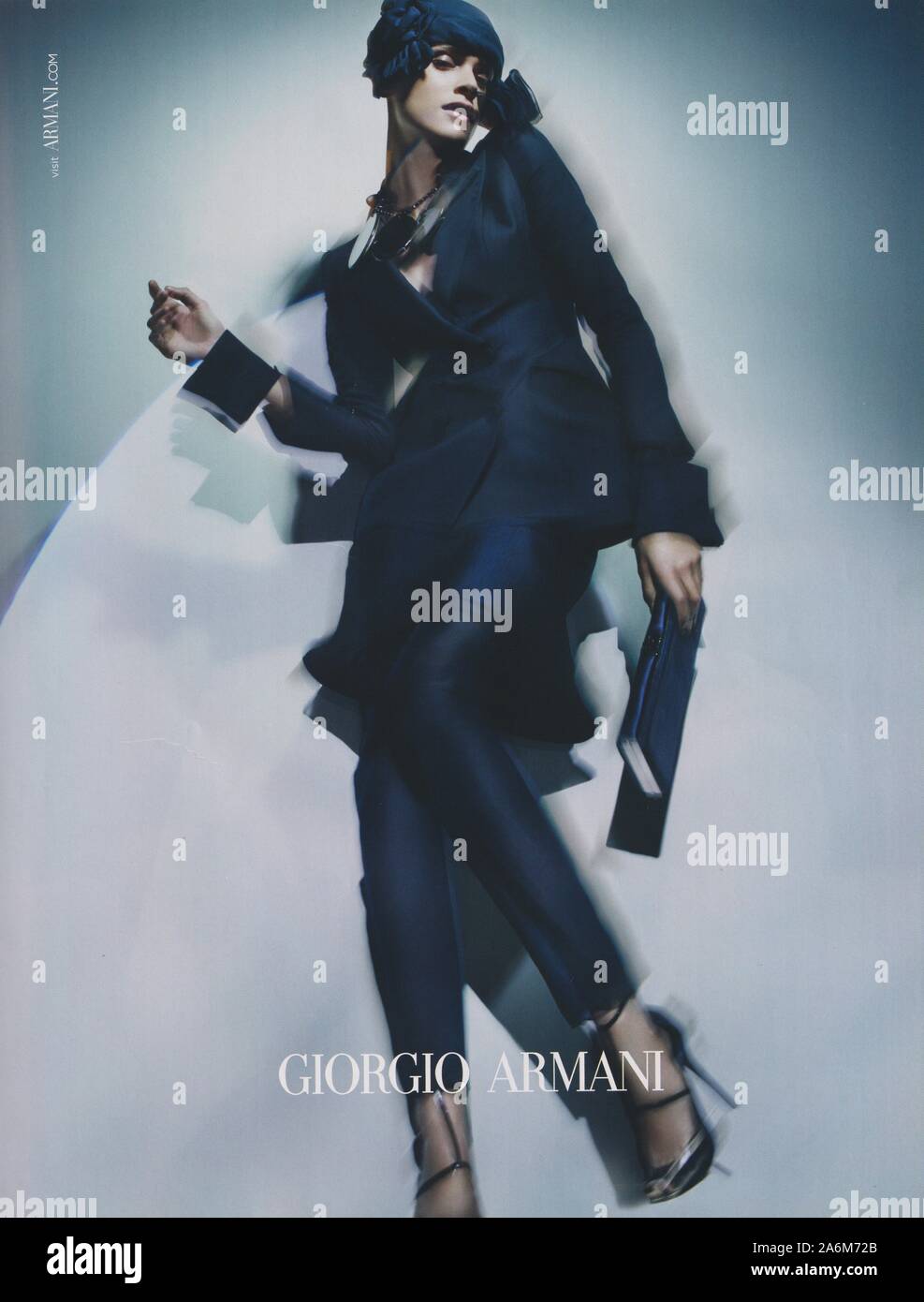 Poster pubblicitari Giorgio Armani con Elisa Sednaoui in magazzino carta dal 2011 anno, pubblicità creative Giorgio Armani annuncio da 2010s Foto Stock