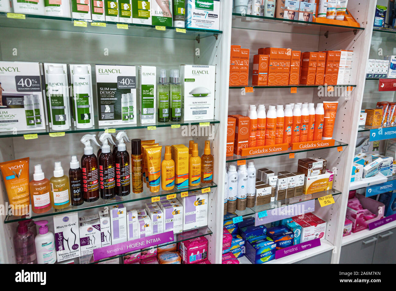 Valencia Spagna,Estacio del Nord,stazione ferroviaria Renfe,interno,farmacia farmacia farmacia farmacia farmacia farmacia,vendita,skincare,cosmetici,solarium,e Foto Stock