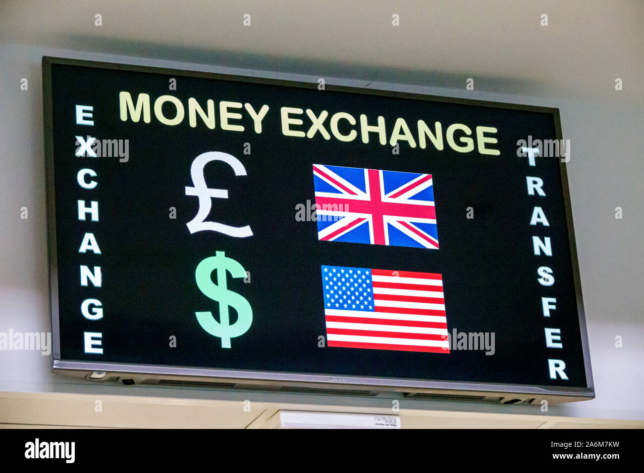 Valencia Spagna,Estacio del Nord,stazione ferroviaria Renfe,interno,cambio valuta cambio cambio cambio cambio valuta, simbolo della sterlina dollaro,bandiera britannica americana,e Foto Stock