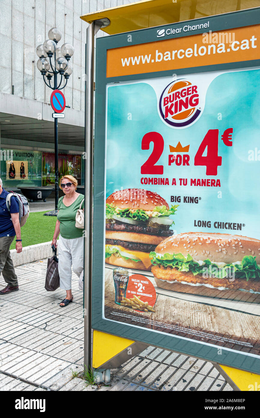 Barcellona Spagna,Catalogna Catalunya,Les Corts,Avinguda Diagonal,bus top,shelter,Clear Channet annuncio pubblicitario affissioni,Burger King,hambu Foto Stock
