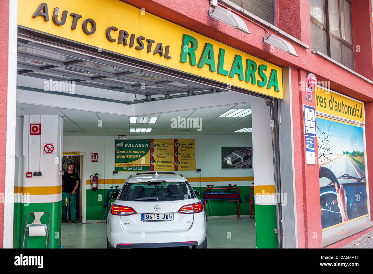 Barcellona Spagna,Catalonia Eixample,Auto Cristal Ralarsa,negozio di riparazione cristalli parabrezza,auto,ingresso,spagnolo,Europa EU,ES190902009 Foto Stock