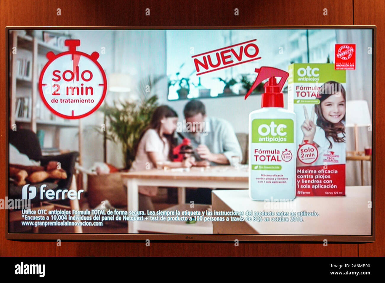 Barcellona Spagna,Catalogna Catalunya,TV schermo,pubblicità commerciale annuncio pubblicitario, Ferrer OTC Antipiojos,lozione anti-pidocchi, Foto Stock