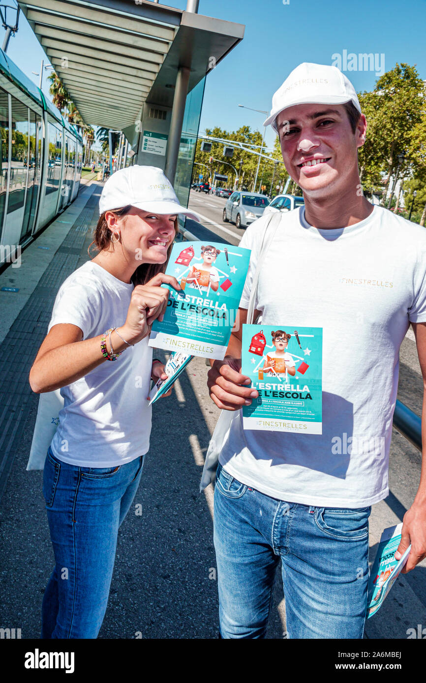 Barcellona Spagna,Catalonia Catalunya,Les Corts,Avinguda Diagonal,marketing,uomo uomini maschio adulti,donna donne donna donna donna donna adulta adulti,giovane adulta,s Foto Stock