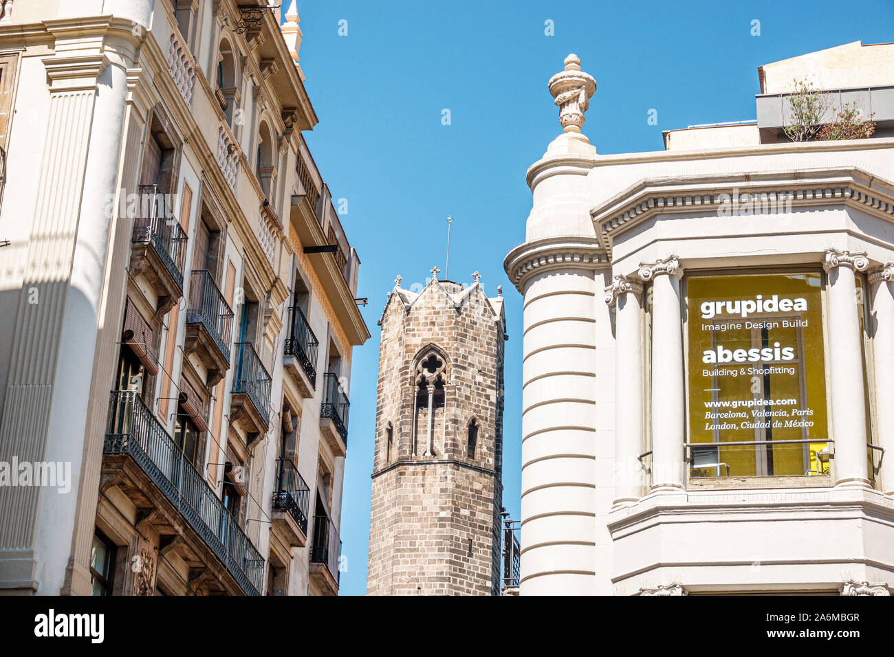 Barcellona Spagna,Catalogna Catalunya,Ciutat Vella,centro storico,Plaza De l'Angel,edifici,esterno,Casa Javier Calico,di Josep Domenech,Cappella di SA Foto Stock