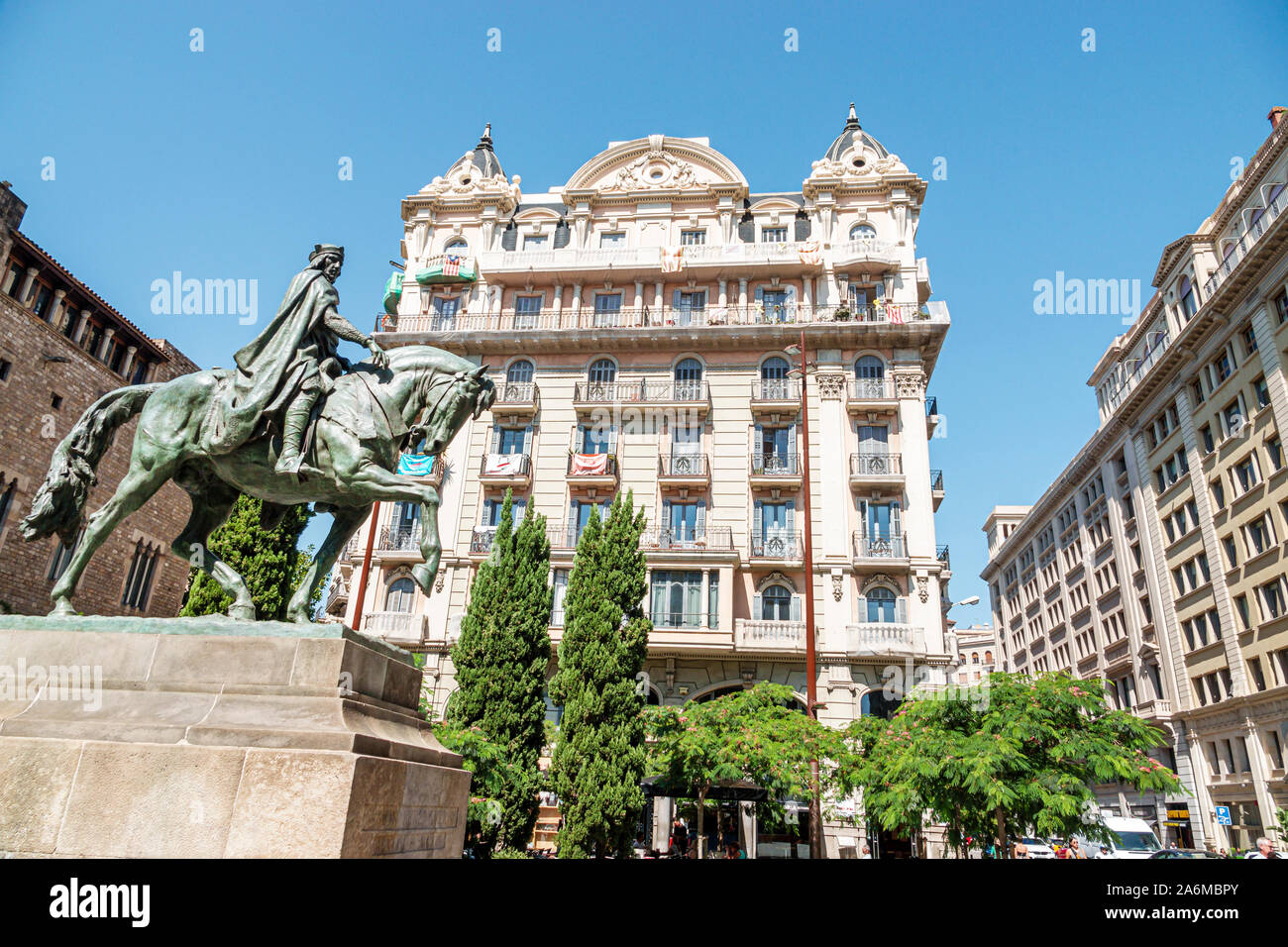 Barcellona Spagna,Catalonia Ciutat Vella,centro storico,quartiere Gotico,Plaza Ramon Berenguer III,monumento con statua equestre,di Josep Llimona i Bruguera Foto Stock