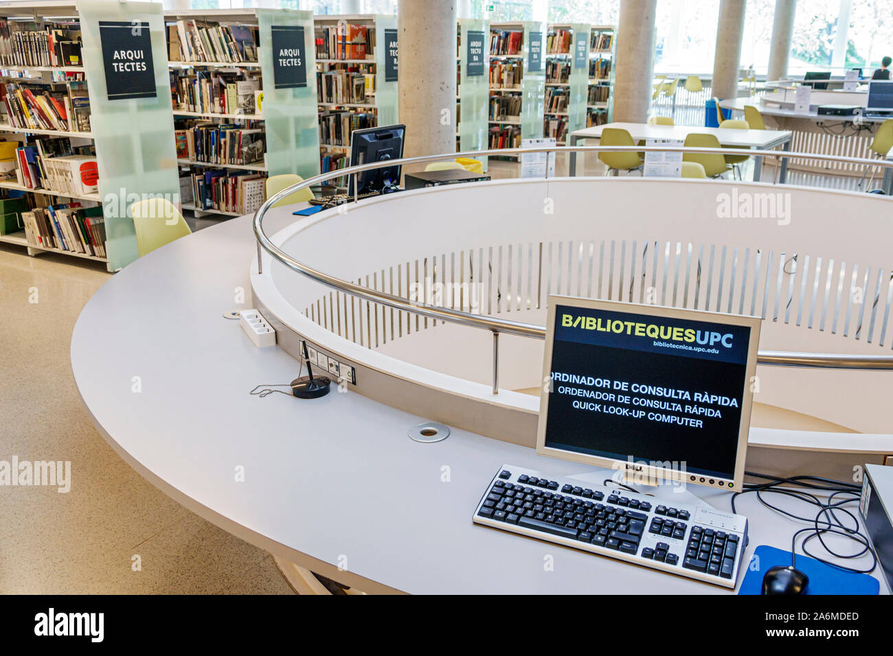 Barcellona Spagna,Catalonia Universitat Politecnica de Catalunya,UPC,università,campus scolastico,Biblioteca Oriol Bohigas,biblioteca,edificio,interno,catalogo s Foto Stock