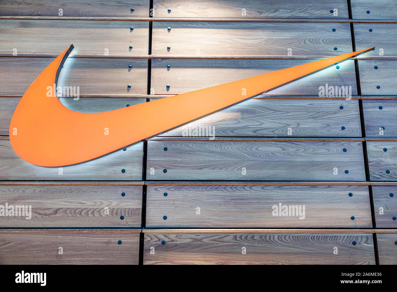 Nike logo swoosh immagini e fotografie stock ad alta risoluzione - Alamy