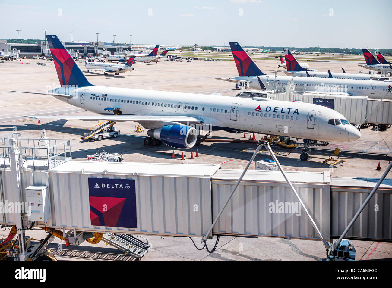 Georgia,Atlanta,Hartsfield-Jackson Atlanta International Airport,Delta Airlines,hub,grembiule tarmac,rampa,aereo,GA190905019 Foto Stock