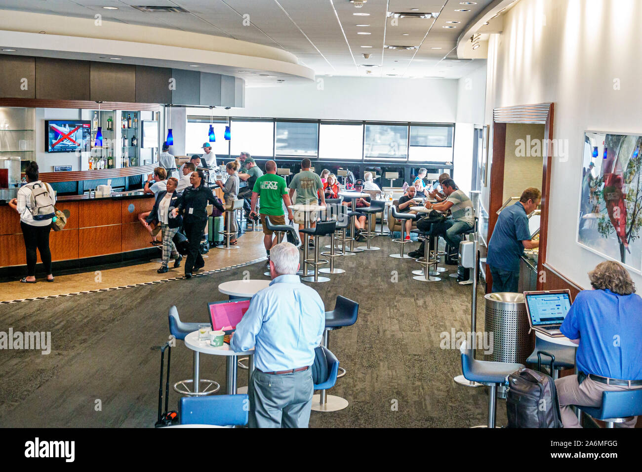 Georgia,Atlanta,Hartsfield-Jackson Atlanta International Airport,Delta Sky Club,all'interno,sala passeggeri,prima classe business,frequent flyer,man,passen Foto Stock