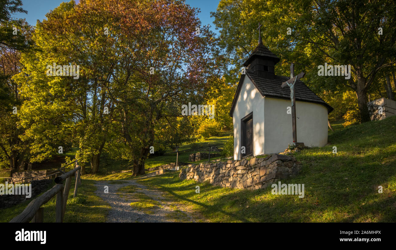 Ex villaggio Kaliste nella Repubblica Slovacca. Fu distrutto dai Nazisti durante la Rivolta Nazionale Slovacca in II. La seconda guerra mondiale. Foto Stock