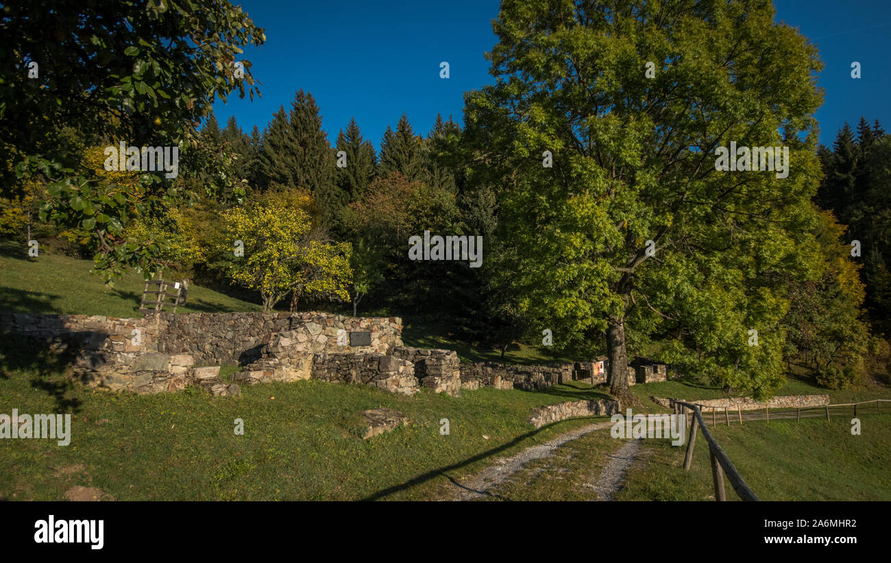 Ex villaggio Kaliste nella Repubblica Slovacca. Fu distrutto dai Nazisti durante la Rivolta Nazionale Slovacca in II. La seconda guerra mondiale. Foto Stock