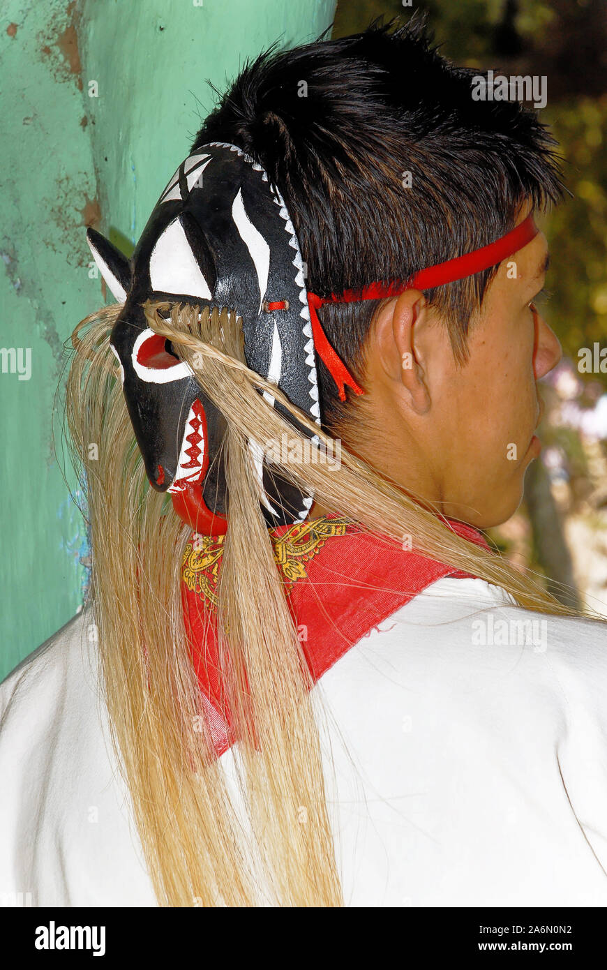 Aztec folk dance, danzatori provenienti da Loreto, Baja California Sur - Mexico. Posada de las Flores, Loreto, Messico, 01 aprile 2010 Foto Stock