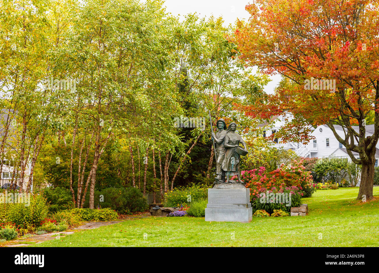 Statua "i nostri antenati della costa" da Frank W Gestore, Kennebunkport River Green, un parco pubblico e spazio aperto, Kennebunkport, Maine, New England, US Foto Stock
