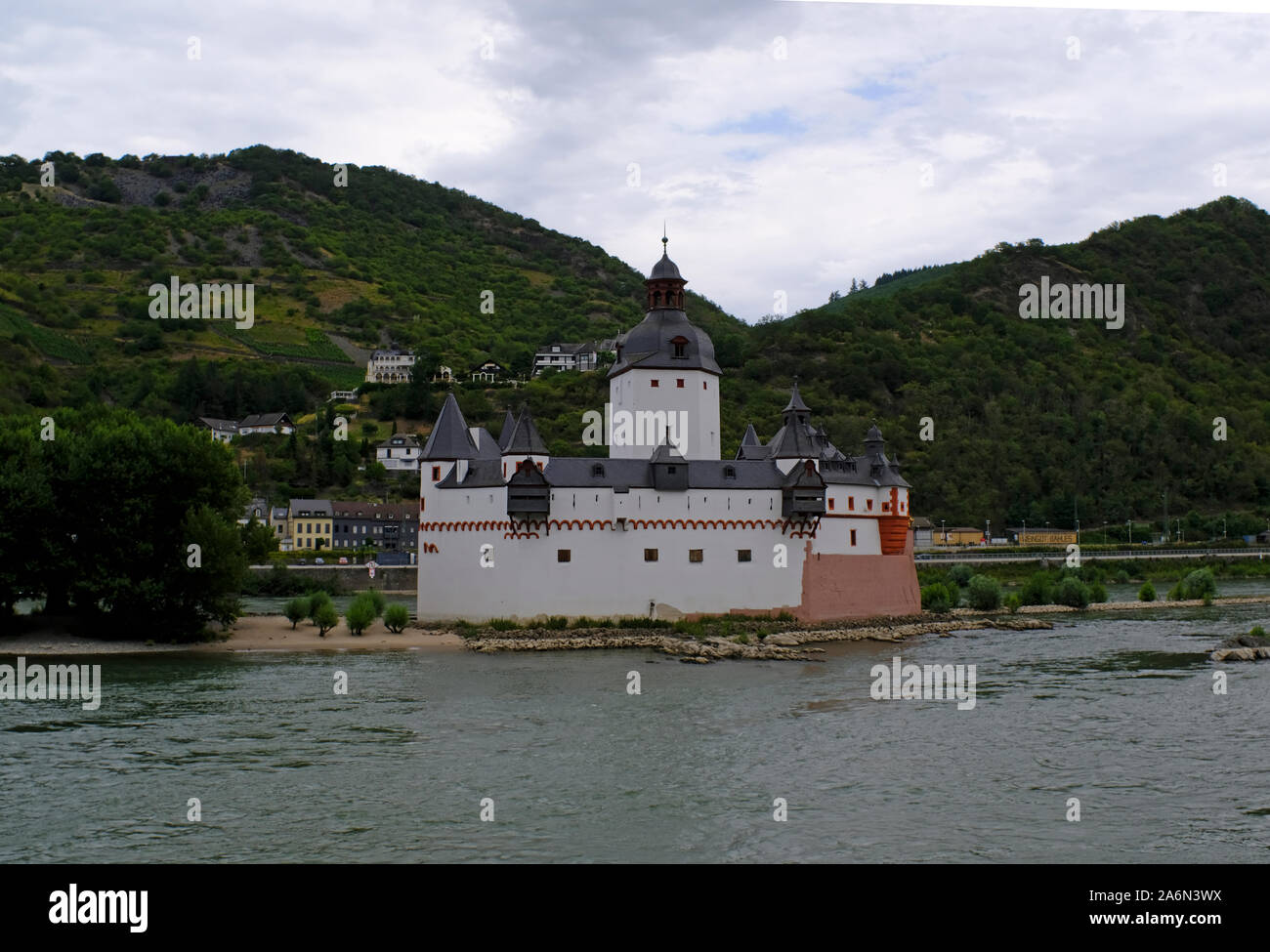Il castello Pfalzgrafenstein è un pedaggio castello sull'isola Falkenau, altrimenti noto come Pfalz l isola nel fiume Reno vicino a Kab, Germania Foto Stock