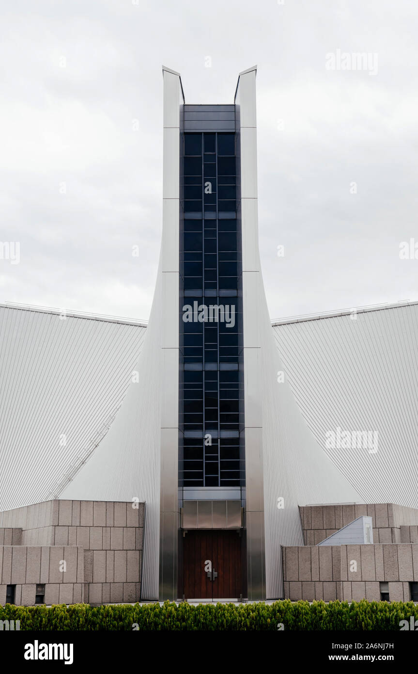 Dic 5, 2019 Tokyo, Giappone - Tokyo Santa Maria la Chiesa Cattedrale di architettura moderna e tetto in metallo con bella pendenza. Progettato da Kenzo Tange e fu bu Foto Stock