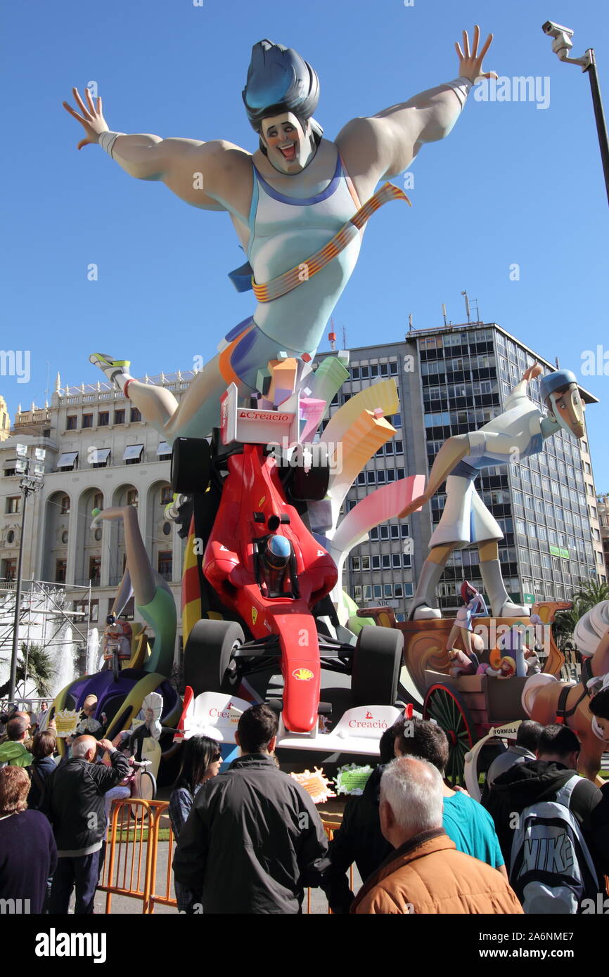 Fallas figure nelle strade di Las Fallas Festival a Valencia, Spagna Foto Stock
