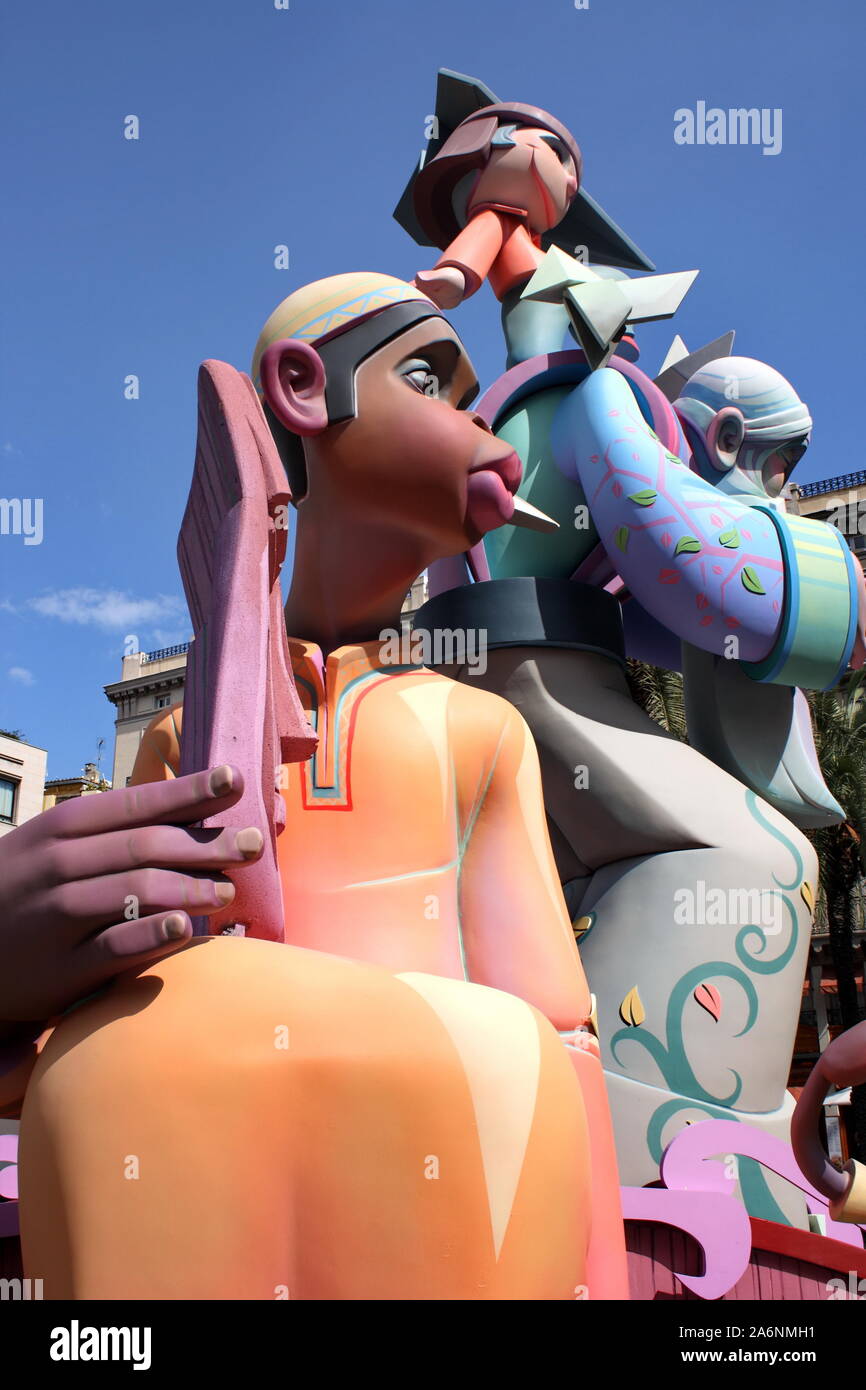 Fallas figure nelle strade di Las Fallas Festival a Valencia, Spagna Foto Stock