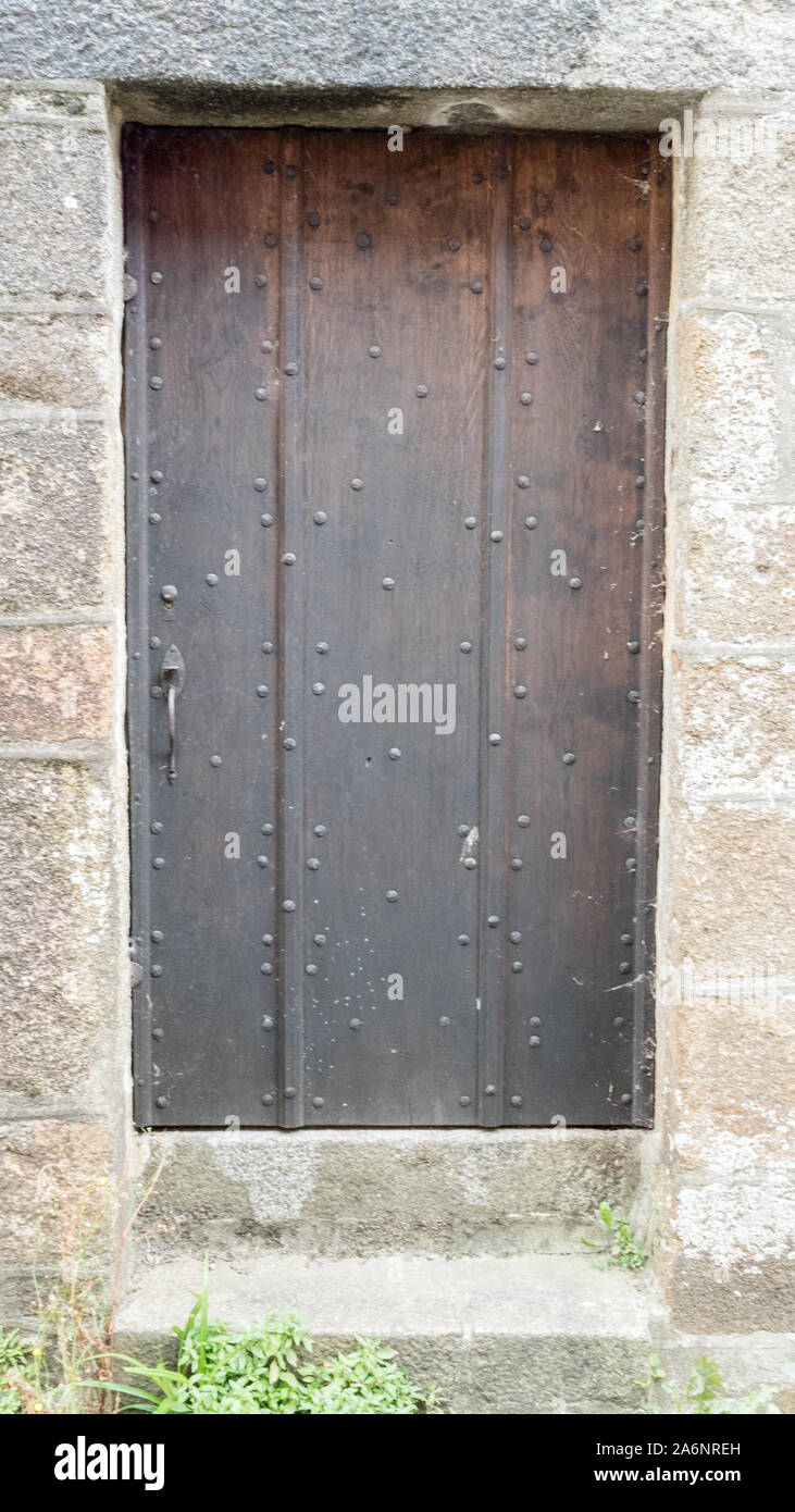 Bella quercia fisso del xviii secolo porta Normandia. non rivestite di legno, acciaio chiodo, telaio di base Foto Stock