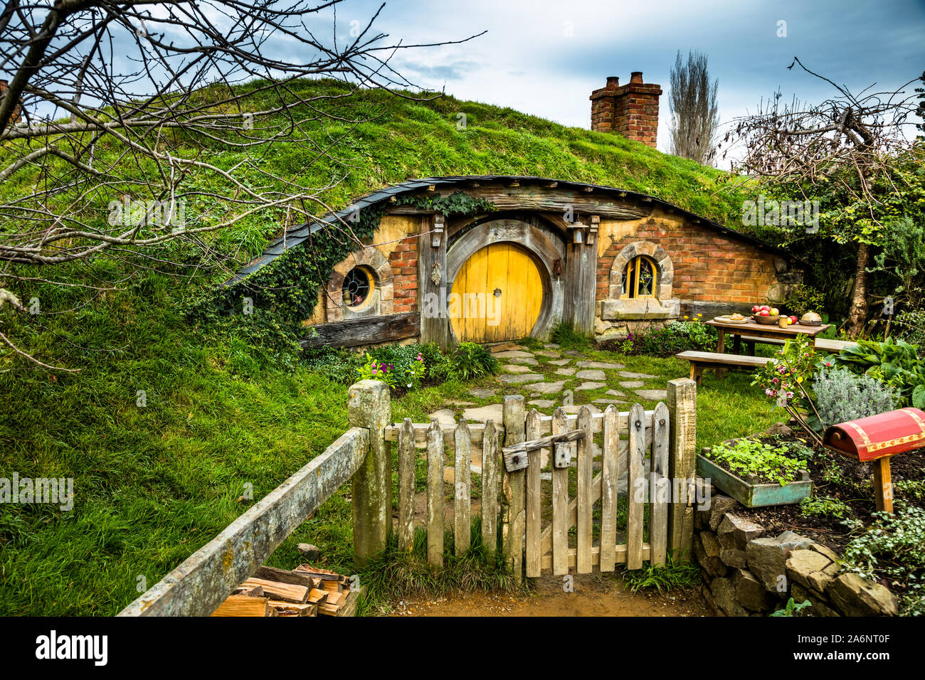 Hobbit foro nel Hobbiton Movie set, Matamata, Nuova Zelanda Foto Stock