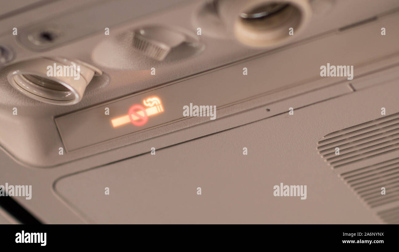 Vietato fumare in piano, Résultats de rechercheExtrait optimisé sur le WebBattery-powered E-sigarette, vaporizzatori, vape penne, atomizzatori e elettro Foto Stock