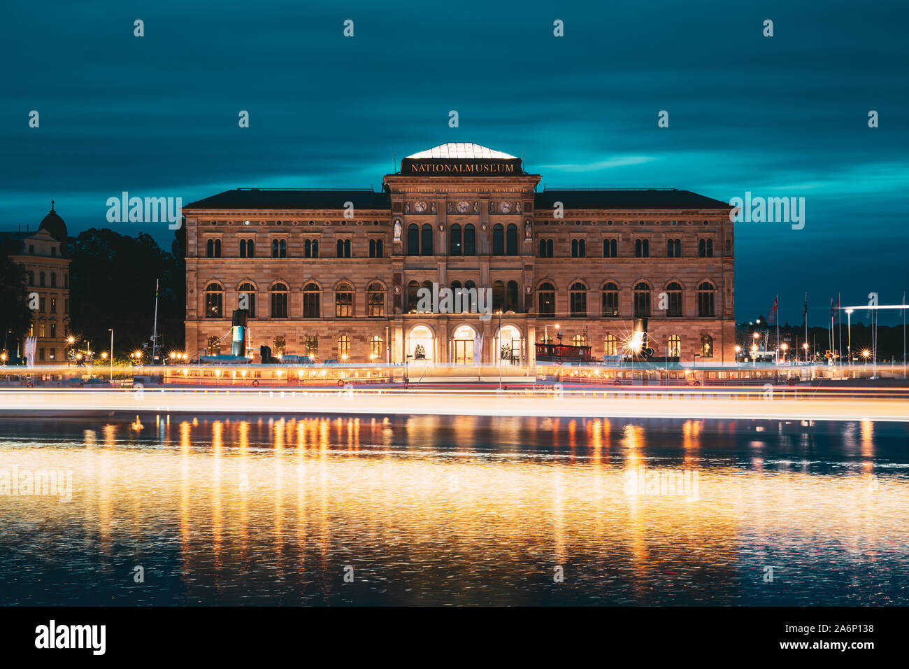 Stoccolma, Svezia. Museo Nazionale delle Belle Arti è la galleria nazionale della Svezia situato sulla penisola Blasieholmen. Touristic imbarcazioni da diporto Flo Foto Stock