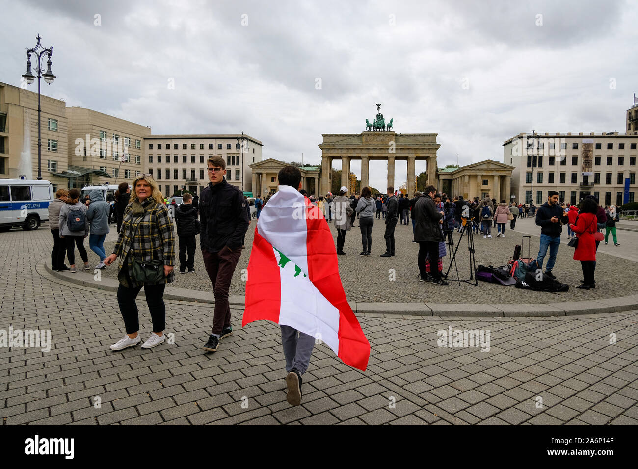 Popolo libanese protesta in Germania, Parisier Platz, la Porta di Brandeburgo square Foto Stock
