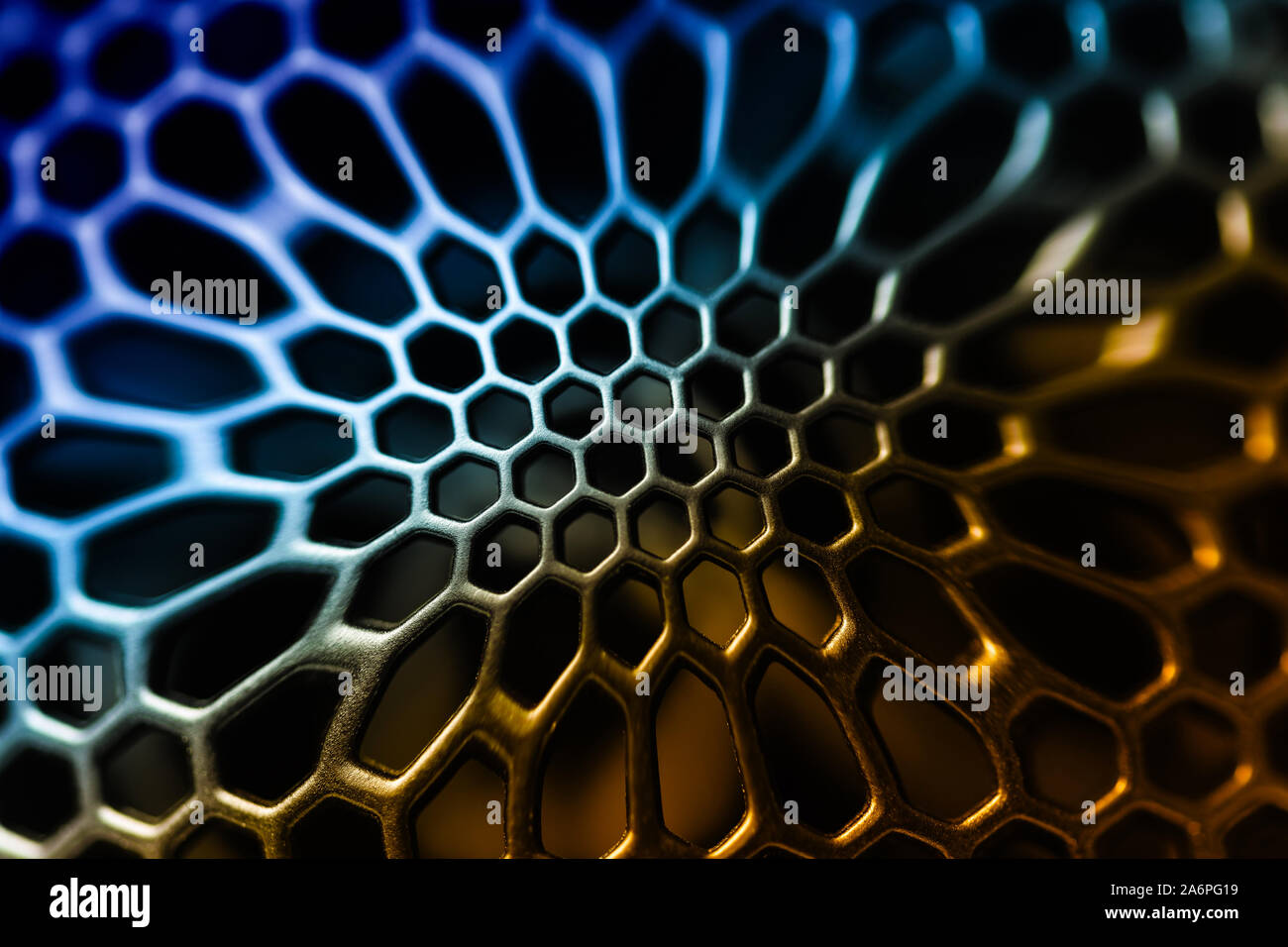 Sfondo astratto della distorsione del mesh con fori esagonali. Foto Stock