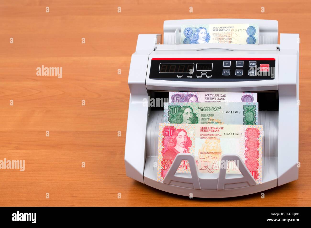 Old South African Rand in una macchina di conteggio Foto Stock