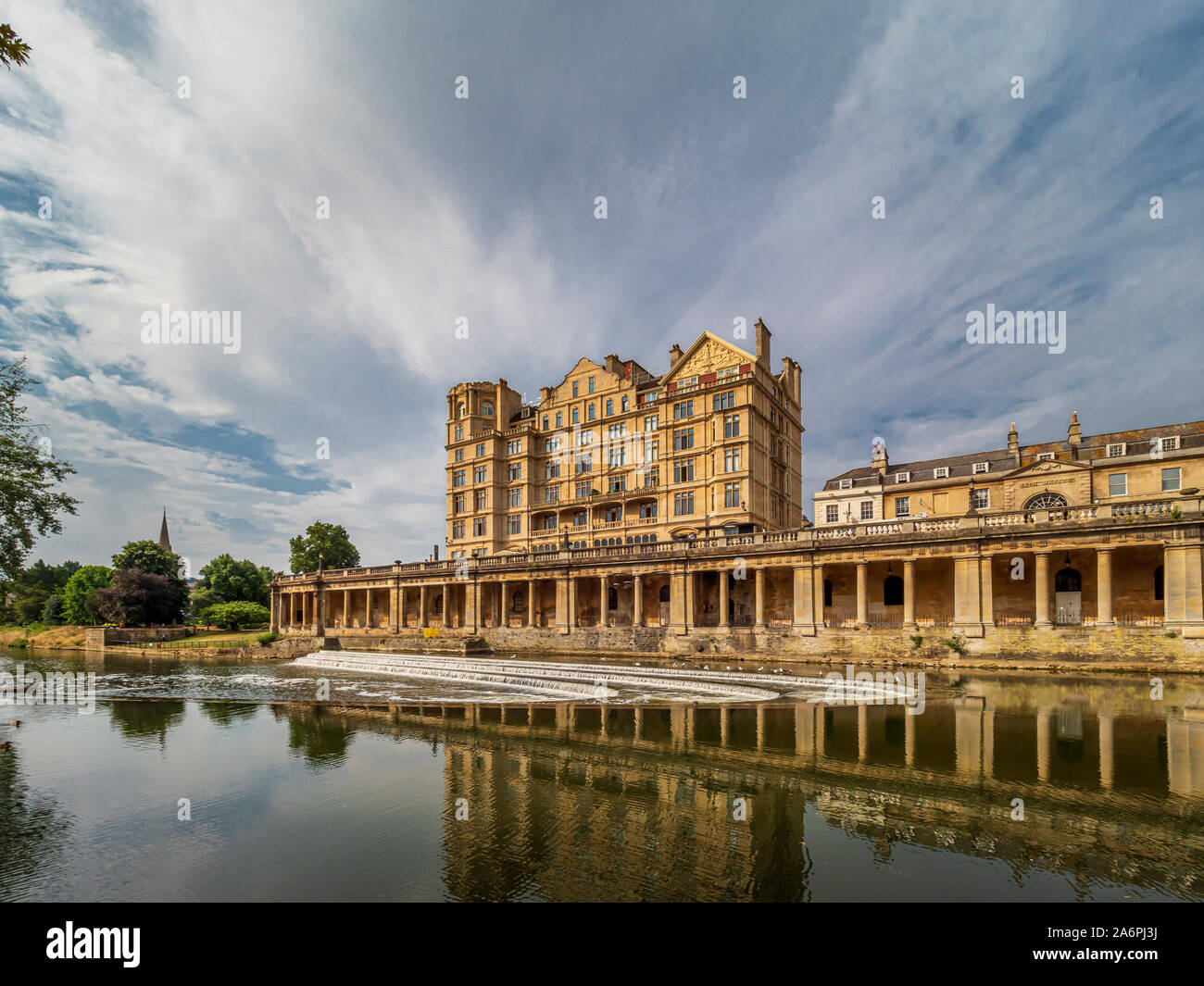 Pulteney Weir and Parade Gardens, Bath, Somerset, Regno Unito. Foto Stock