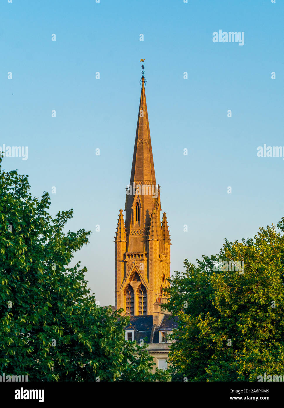 Guglia di San Giovanni Evangelista chiesa cattolica romana, South Parade nel sud-est della sezione del centro di Bath, Somerset, Regno Unito. Foto Stock