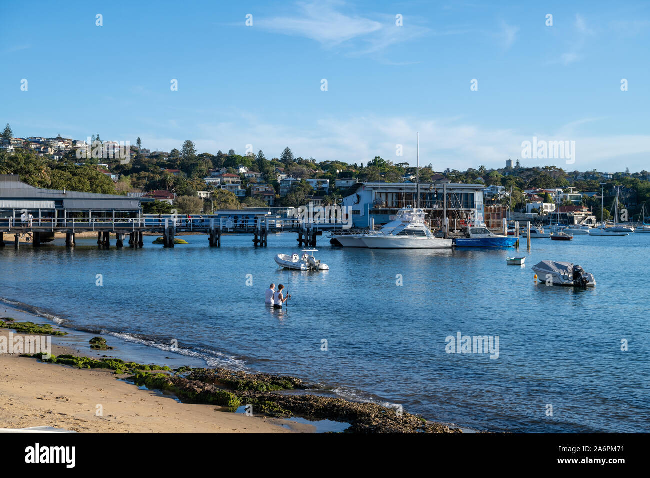 Sydney, NSW, Australia-Oct 20, 2019: vista sulla Watsons wharf, Australia il più antico villaggio di pescatori e una fiorente ingresso locale popolare con splen Foto Stock