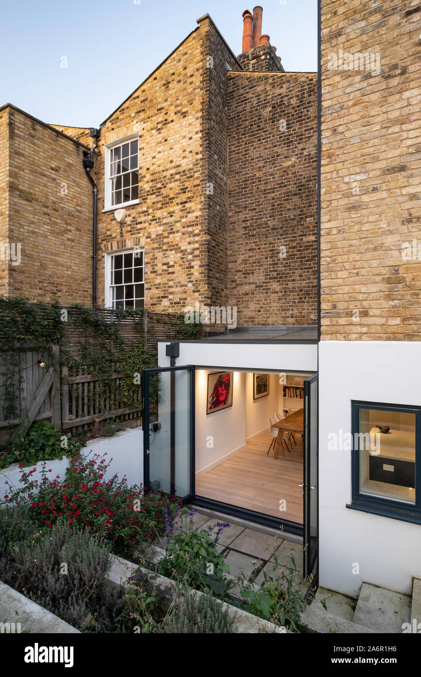 Il rinnovo e il prolungamento di una casa a Clapham da Prewett Bizley Architetti Foto Stock