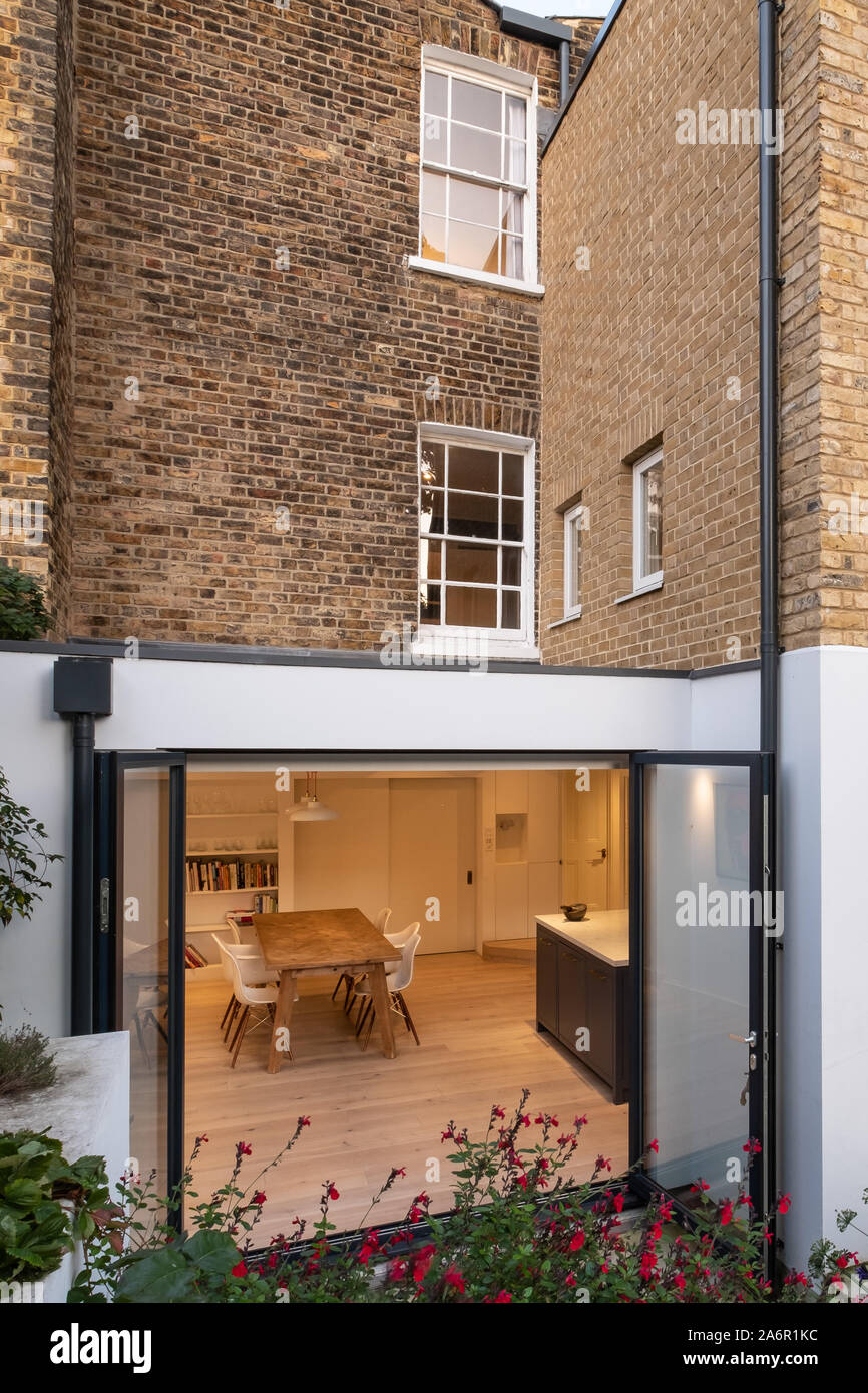 Il rinnovo e il prolungamento di una casa a Clapham da Prewett Bizley Architetti Foto Stock