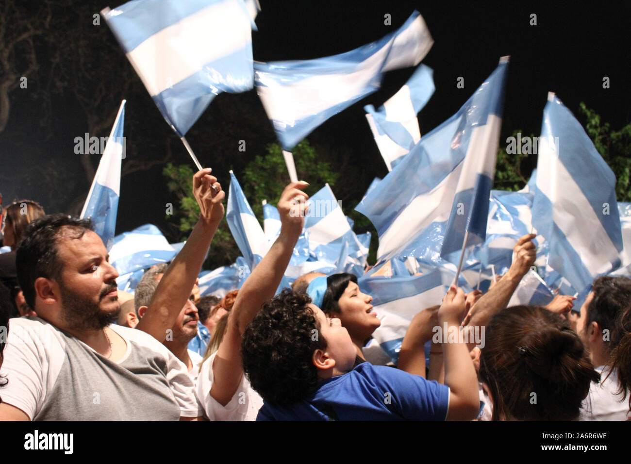 BUENOS AIRES, 27.10.2019: Thowsands di sostenitori migliaia di persone celebrano la vittoria di Alberto Fernandez e Cristina Kirchner per il presiden Foto Stock