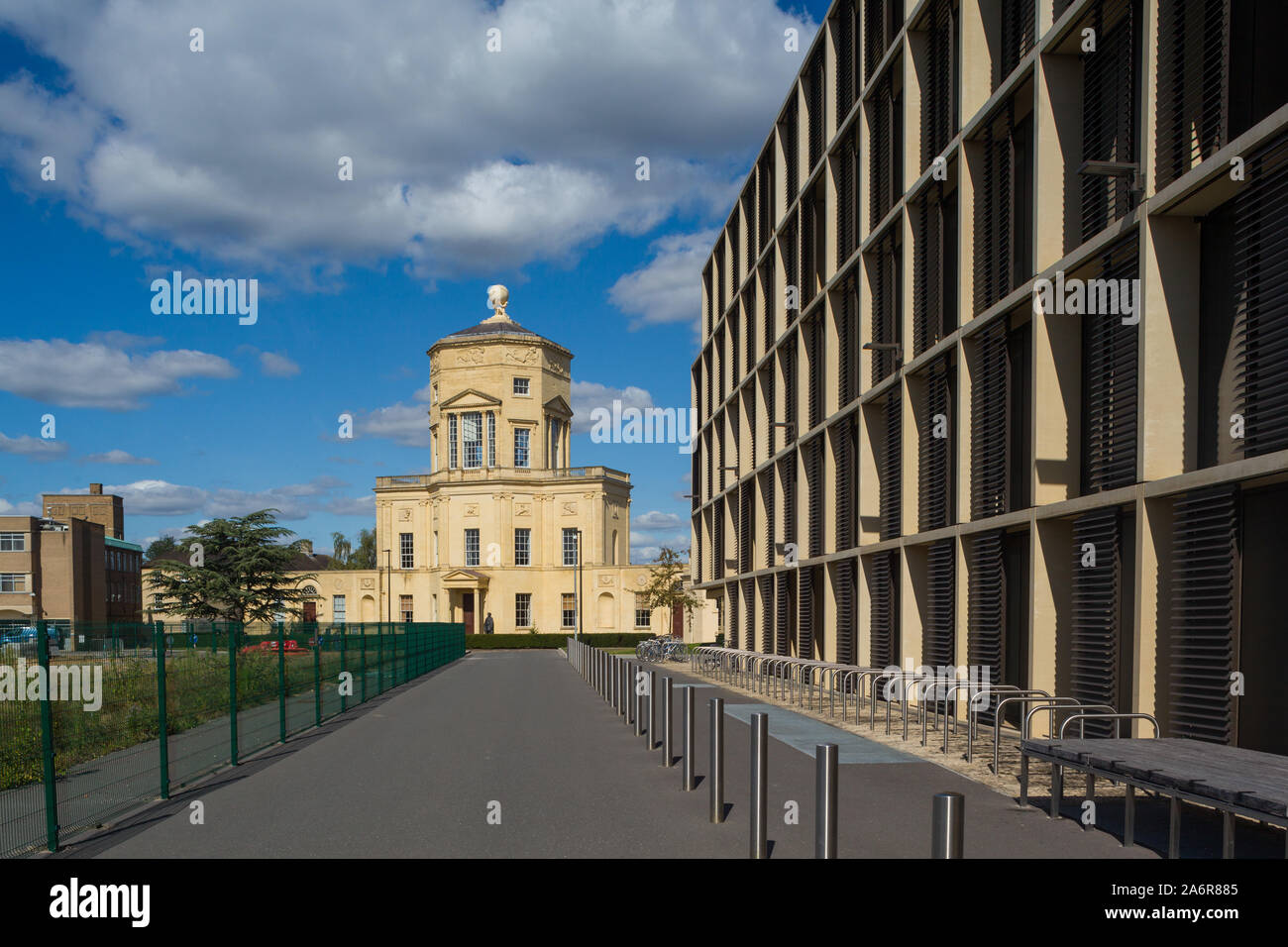 La storica Radcliffe Observatory edificio, ora parte di Greene Templeton College di Oxford University Foto Stock