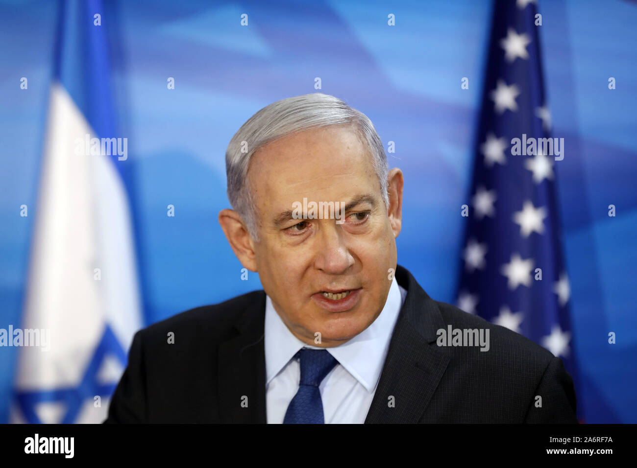 Gerusalemme, Israele. 28 ott 2019. Il Primo Ministro israeliano Benjamin Netanyahu e U.S. Il segretario al Tesoro Steven Mnuchin (non mostrato) fornire dichiarazioni congiunte durante il loro incontro a Gerusalemme, Israele sul Lunedi, ottobre 28, 2019. Piscina Foto di Ronen Zvulun/UPI Credito: UPI/Alamy Live News Foto Stock